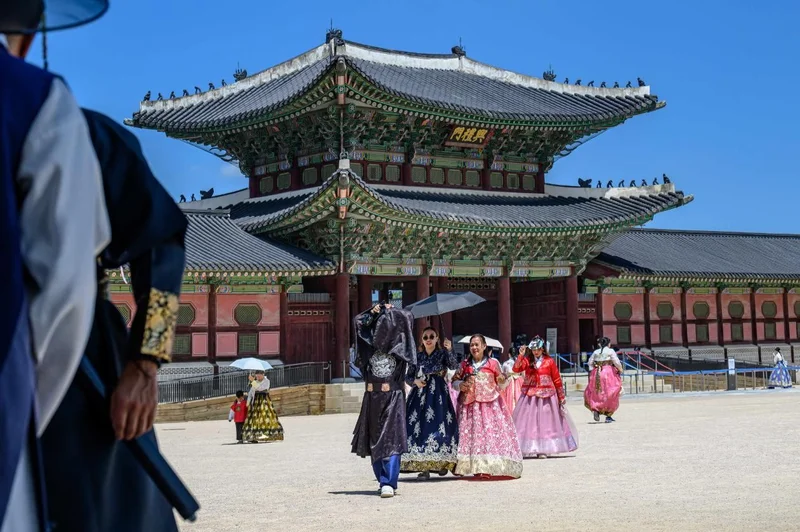 Korea opens palace grounds for budget-friendly weddings