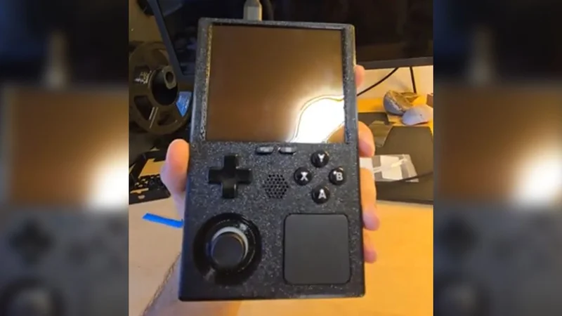 Is it a bird? Is it a plane? No, it's the Steam Boy, a Steam Deck crammed inside a Game Boy-like chassis