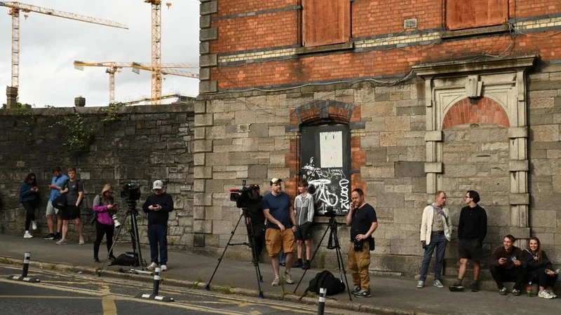Suspected Irish crime boss lands in Dublin after being extradited from Dubai