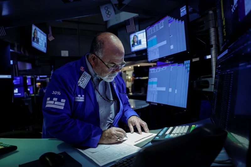 U.S. Treasury yields fall as oil prices plunge on Iran de-escalation hopes