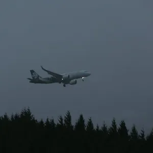 Strong winds force Air New Zealand flight to abandon Queenstown landing