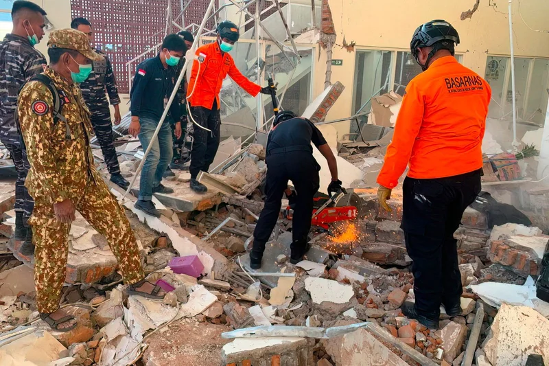 Massive 7.7 earthquake kills 38, triggers landslides in Indonesia