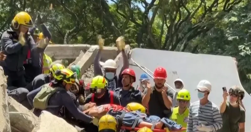 See the moment a woman was pulled from debris following devastating Colombia earthquake