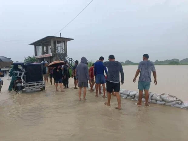 Sandbagging conducted in Pampanga town after river checkgate overflows
