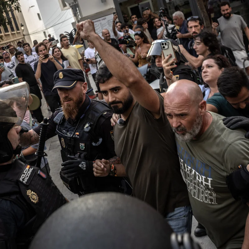 Far-Right Leaders Step Up Calls for Expelling Remaining Migrants in Ceuta