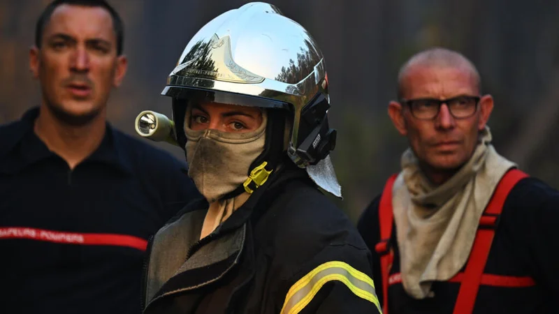 French firefighters threaten to strike over lack of resources
