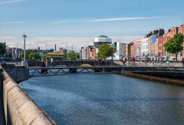Temperatures to hit 25C today, with warmer and drier weather forecast next week