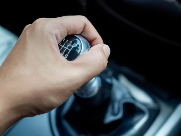 Should automatic drivers be able to convert their licence to manual without retesting?