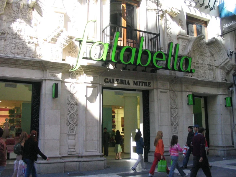 Falabella Families Sell, LarrainVial Pauses Fund, Mallplaza Revives Concón