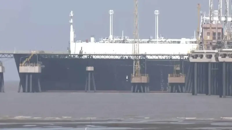 India diversifies energy sourcing; taps 15 countries for LNG, 41 for crude
