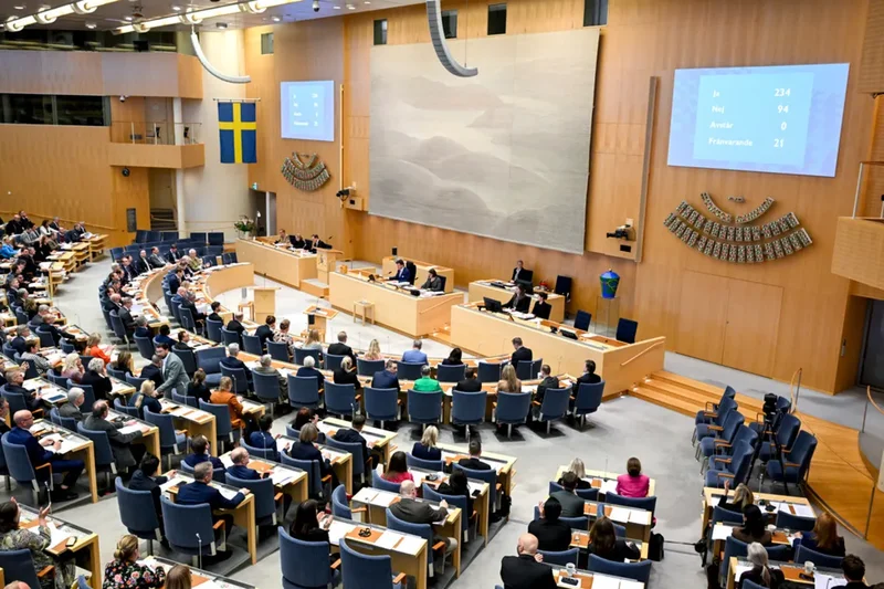 Swedish government wins votes on 'cruel' family immigration bill