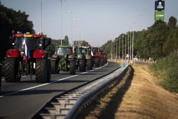 Bruls calls on justice ministry to enforce motorway tractor ban