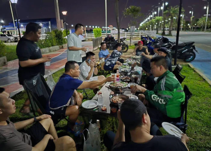 Police stakeout illegal racers with a roadside BBQ