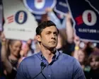 Jon Ossoff accuses Trump and Hegseth of lying about Iran war – video