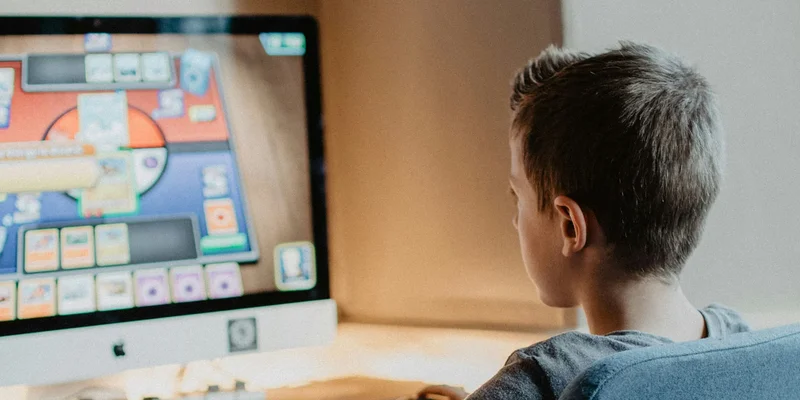Parents urged to revisit screen time limits as kids head back to school