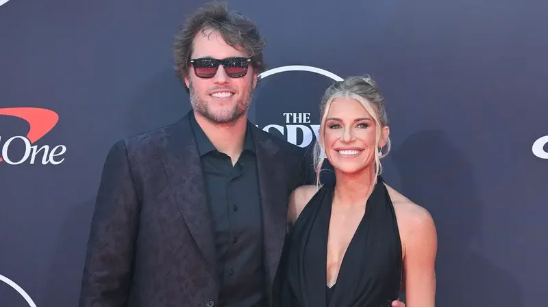Matthew Stafford's wife celebrates her birthday, as one does, by flipping off the camera & shaking her butt