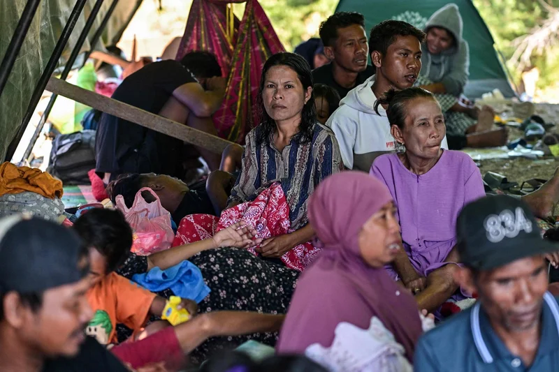 Thousands in Indonesia await aid after quake kills 68, overshadowing Independence Day
