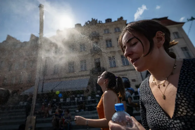 Gelato for lunch? Bedlinen in the freezer? Heatwave tips from southern Europe