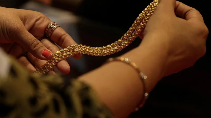 Woman robbed in early morning chain snatching in Peenya