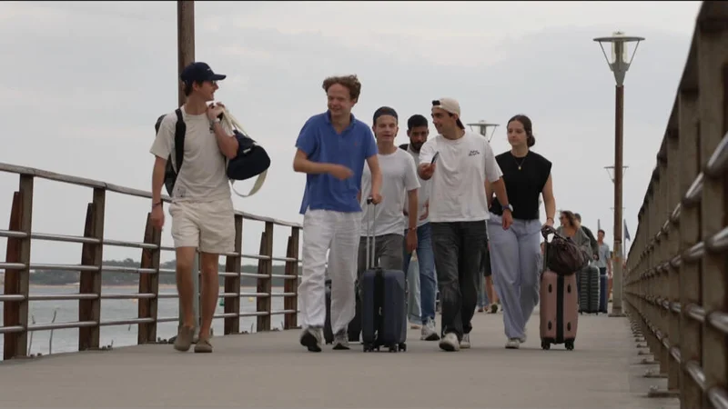 As blaze abates, tourists and locals slowly returns to France's Cap Ferret