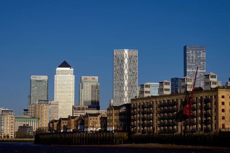 FTSE 100 closes down despite strong results from WPP and Diageo