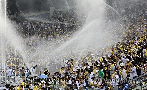 KBO to allow delaying games up to an hour amid record heat wave