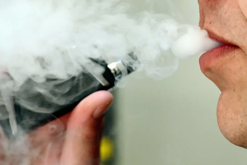 Doctors issue urgent warning over vaping health harms for young people