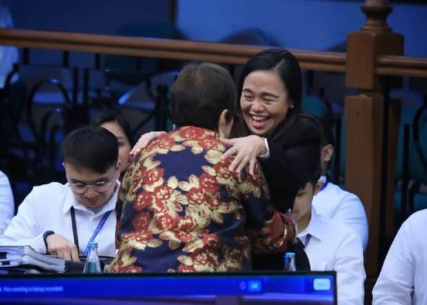 WATCH: Kapunan, Ferrer greet each other with a hug