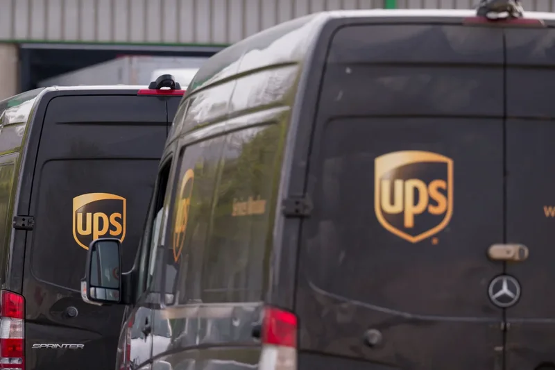 Shoppers should check bank accounts as UPS and FedEx start issuing tariff refunds