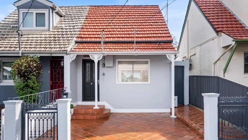 ‘Never going to be free’: Sydney clearance rate plummets, more price falls to come