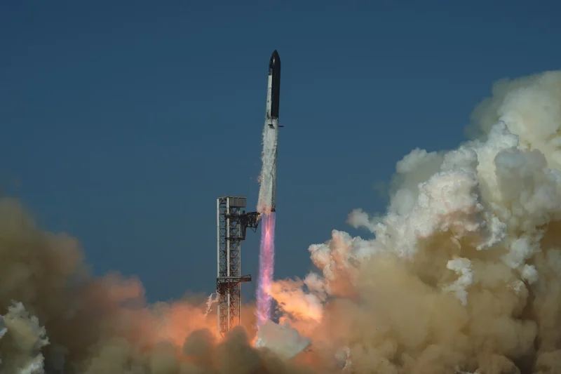 SpaceX shares rise even as company insiders get a chance to sell for the first time