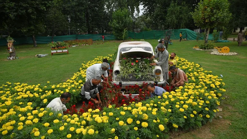 HMT-made tractor, ‘70s jeep among planters at Srinagar's first-ever 'waste-to-wonder' garden