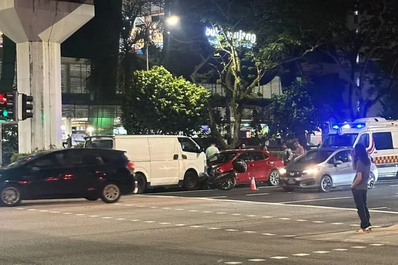 Driver arrested for drug offences after multi-vehicle accident in Bukit Panjang, vapes found in van