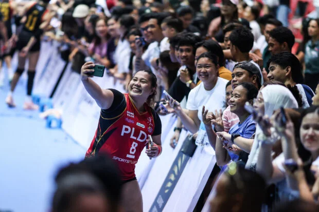 PVL: Kath Arado helps PLDT win in front of family, hometown crowd