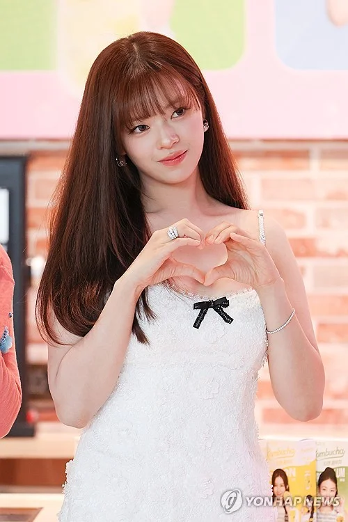 TWICE's Jeongyeon leaves JYP to pursue acting career