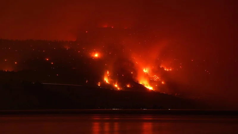Wildfire forces 20,000 evacuations in western Canada