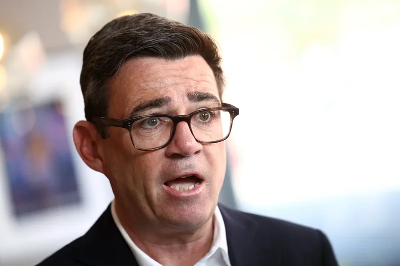 UK weather latest: Burnham to chair Cobra meeting on extreme heat amid warning of wildfire ‘national emergency’