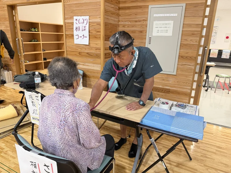 Local doctor in earthquake-hit Kumamoto brings medical care to evacuees