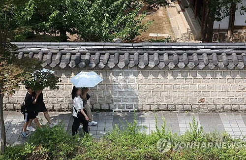 Heat wave grips S. Korea; temperatures to peak at 39 C