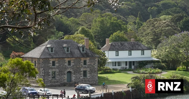 Work underway on roof of 204-year-old Kemp House in Kerikeri