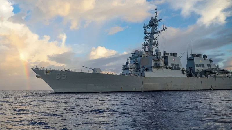 US Navy destroyer with 300 sailors aboard broke down for 4 days in the Pacific