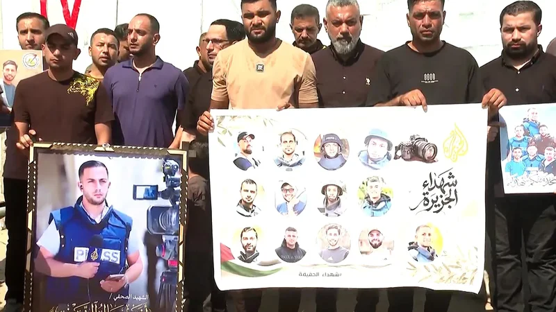 Gaza honours Al Jazeera’s Anas al-Sharif and Mohammed Qraiqea