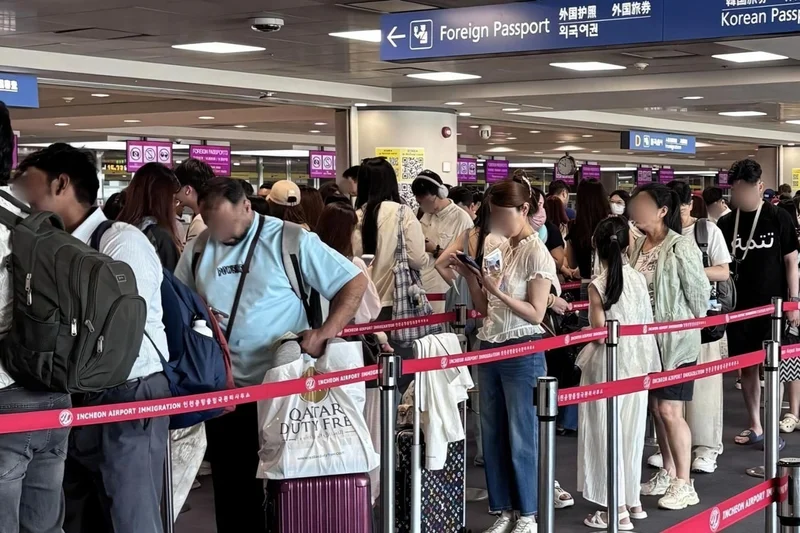 Foreign tourists entering Korea stuck for up to 80 minutes at Incheon airport