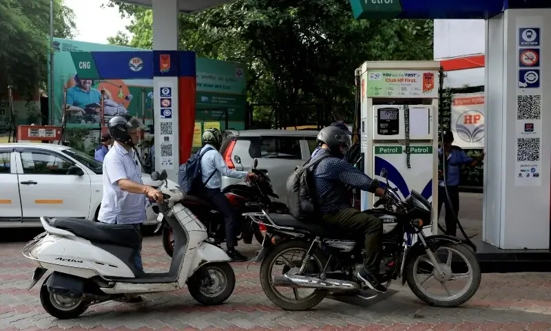 Emails reveal Indian carmakers' fuel contamination worries before public retreat