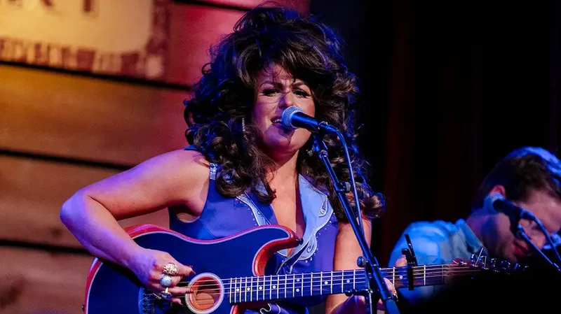 Country star Hannah Dasher says famous, married celebrity once slid into her DMs