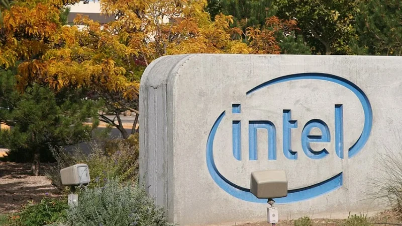 Intel raises up to $20bn to fund its foundry bet against TSMC