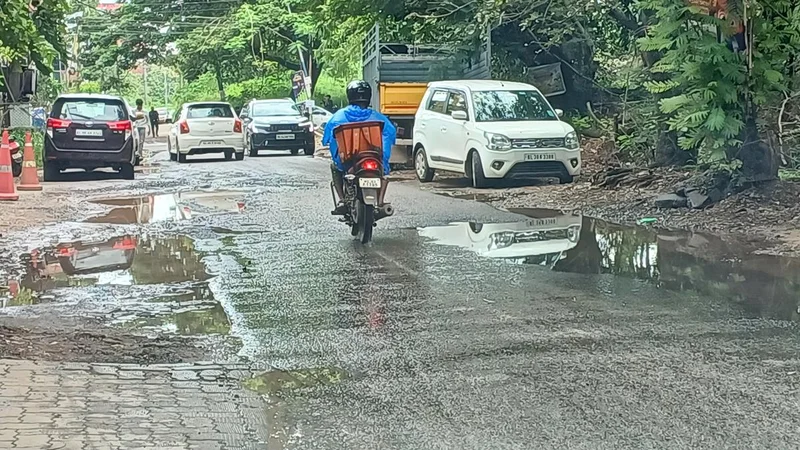 NHAI faces flak over shoddy service roads, carriageway on Edappally-Aroor NH 66 bypass