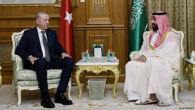 Middle East: Saudi Arabia, Turkey, Pakistan sign defense deal