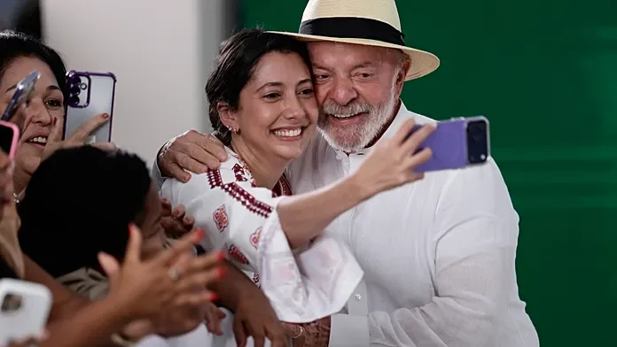 Lula da Silva formally launches bid for Brazil's presidency