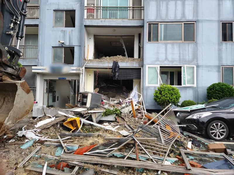 Landslide kills 1 in Geoje as torrential rain batters southern Korea